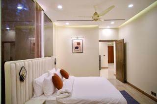 Zeta Mall Luxury Apartments by Wall Street Rooftop Pool Access - 4