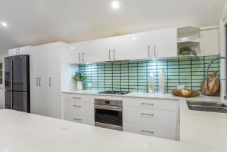 Stylish home with Pool, close Suncorp stadium, CBD - 4