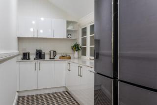Stylish home with Pool, close Suncorp stadium, CBD - 2