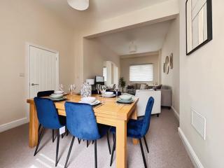 Spacious 4BR Home Near Babcock & Dockyard Contractor business stays - 4