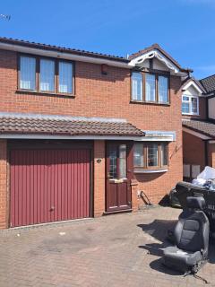 Coventry 3 Bedroom Home - Free Parking & WiFi - 9