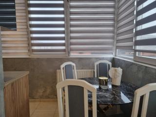 Golden Apartment - Militari Residence Bucharest - 9