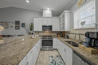Summer Condo steps of South Jacksonville Beach & minutes to Mayo Clinic - 2