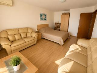Marina Sunny Apartment - 6