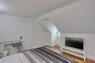 Pittsburgh Troy Hill 2C Modern Private Bedroom with Shared Bathroom - 8