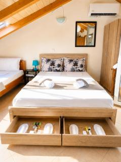 AB Preveza Apartments-15 Meters Over the Sea Attic & Alexander's the Great Executive Suite - 1