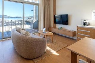 Lyttelton Apartment Harbour Views - Walk to Cafés - 9