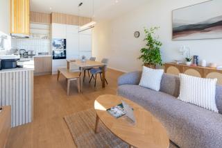 Lyttelton Apartment Harbour Views - Walk to Cafés - 3