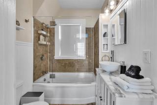 The Vallonia - Ann Arbor Cottage with 3 beds - 4