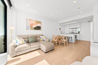 Johnson - Modern BrisbaneCity-Fringe Apt w Parking - 6