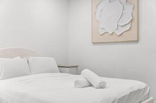 Johnson - Modern BrisbaneCity-Fringe Apt w Parking - 1