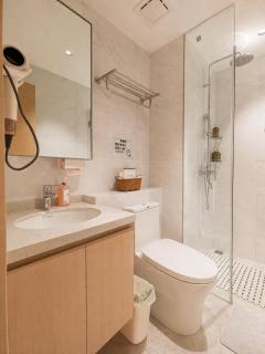 Tranquil Azure New Studio with Balcony BKK1 Best Value - 5