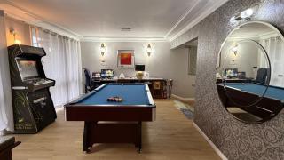 Pool - Arcade Games - Heated toilet seat - Air Conditioning- Hot Tub Spa - Electrical BBQ Grill at Golden Swan Holiday House - Sydney - 9