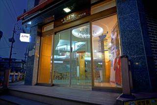 Jeonju Hanok Village Gamyeongru Hanok Hotel - 4