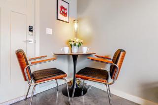 Entire studio walk or bike to World Cup & downtown with AC - 6