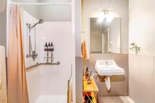 Entire studio walk or bike to World Cup & downtown with AC - 4