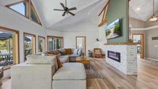 Harborlight Hideaway - Baileys Harbor, WI - Charming Family Retreat in Central Baileys Harbor - 3