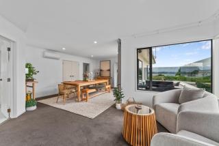 Pataka Lookout - 3 bdrm, walk to the lake - 0