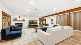 New! Walk to Water, Shops Hot Tub, Sauna & Games - 3