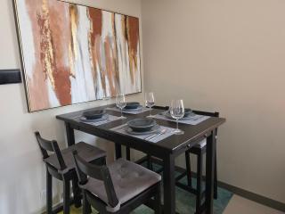 Spacious 2BR Makati Condo MRT WiFi Washer - 4