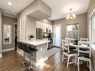 Luxe Modern 2 BDR Near Downtown FTL - 4