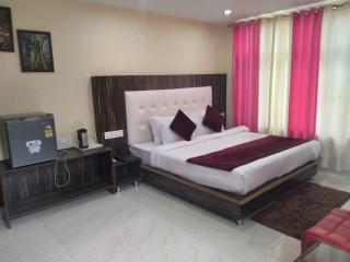 Naddi Mount #Atithi Devo Bhava #Free Parking-Mcleodganj 2 km- Bhagsunag 4 km - 6