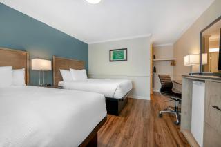 Econo Lodge Inn & Suites - Kelowna - 0