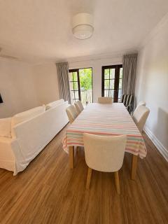 Upmarket Queen Room & Bath, Renovated, Quiet, Airport 10 min - shared accomm - 4