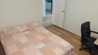 Modern Holland Park Home with Easy City Access - 8
