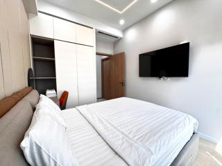 Luxury Aurora 2-Bedroom Apartment - 8