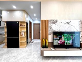 Luxury Aurora 2-Bedroom Apartment - 3