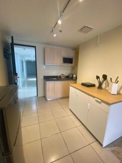 Sophisticated & Spacious Unit at AMA Tower 3415 - 8