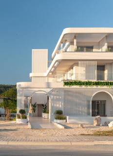 FOS Luxury Suites - 9