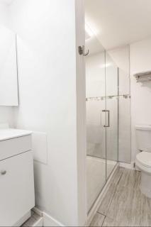 Prime Location! Across from Wrigley Field & Transit - 2BR Apts - Perfect for Cubs Fans! - 7