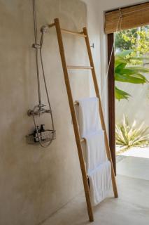 Luxury Beachfront Villa with Staff - 3