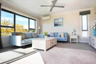 Bayside Retreat - Short Stroll to Beach & Park - 8