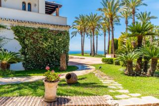 Cubo's Mountain Bayview Luxury Villa - 1