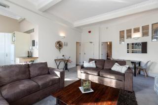 The Nest - Central, Sunny & Spacious Loft - 3