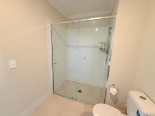 Pet Friendly &Amazing location bright new house - 9