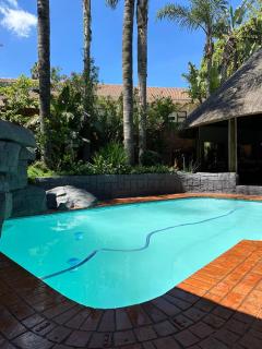 Koi liv-Inn Bedfordview ll Modern Guest House Near OR Tambo - 9