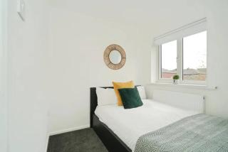 2-Bed House Near Bury Town Centre - 9