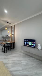 Meridian Apartments - 9