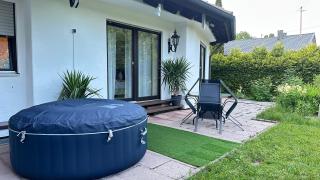 Sonnige Familienfreundliche 10 min zu Fuß von Legoland entfernt,80 m2 stilvolle Ferienwohnung in einer Villa mit großen Garten, für den ersten Frühstück gefüllten Kühlschrank,Whirlpool, Waldstück und wunderschöner Terrasse i - 3
