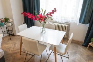 Apartments with 2 Bathrooms - 9 min walk to Old Town Square - 4