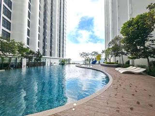 Sunset SeaView Suite at The Shore Kota Kinabalu wt Washer Netflix - 1