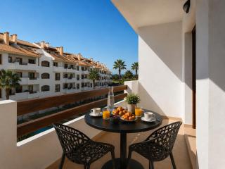 Poolside Escape Suite by Marina Golf Suites - 7