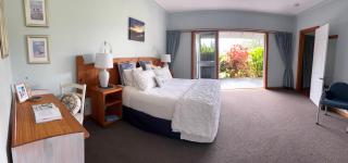 Trade Winds Country Cottages - 9