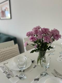 Spacious 56 m2 Apartment in the Quiet Center, Free Private Underground Parking & Self Check-In - 1