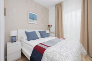 Bright Apartment with Parking & Balcony Close to the Airport by Noclegi Renters - 9