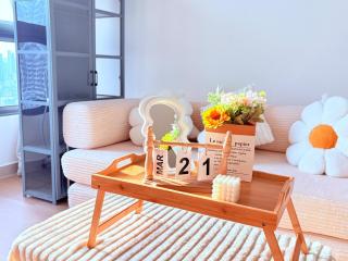Perfect for Families & Larger Groups, KL MRT- M Vertica - 8